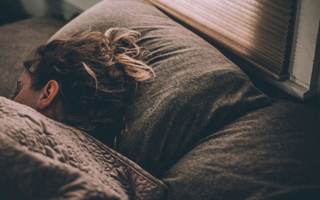 Dormir mal podría favorecer el cáncer: la alerta médica sobre la apnea del sueño