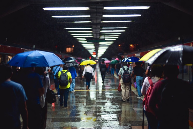 Movilidad CDMX registra retrasos por lluvias y cierre de estación Chabacano