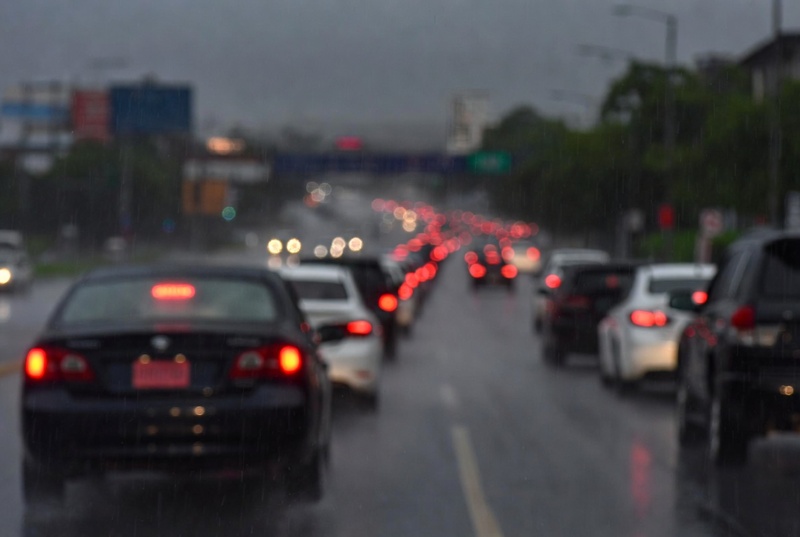 Lluvias y marchas de la CNTE colapsan movilidad en CDMX este martes