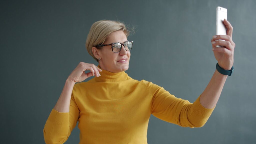 ¿Los lentes con IA podrán evitar que saques el celular?