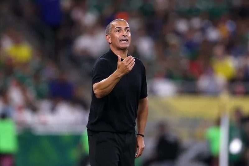 Sabri Lamouchi es despedido de Túnez tras goleada ante Suecia