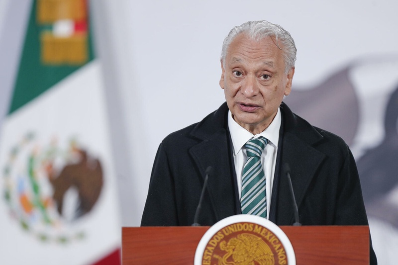 Difunden videos de agresión física de exdirector de Pemex contra su pareja