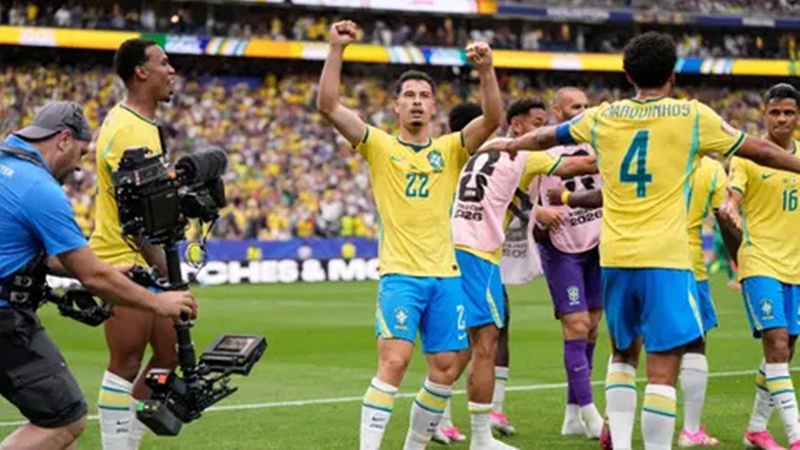 Brasil vence 2-1 a Japón en Houston y avanza a octavos de final