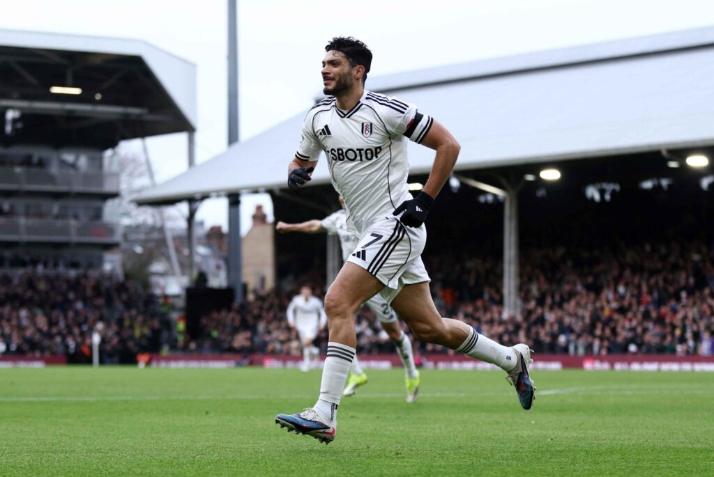 Raúl Jiménez deja al Fulham y queda como agente libre rumbo al Mundial 2026