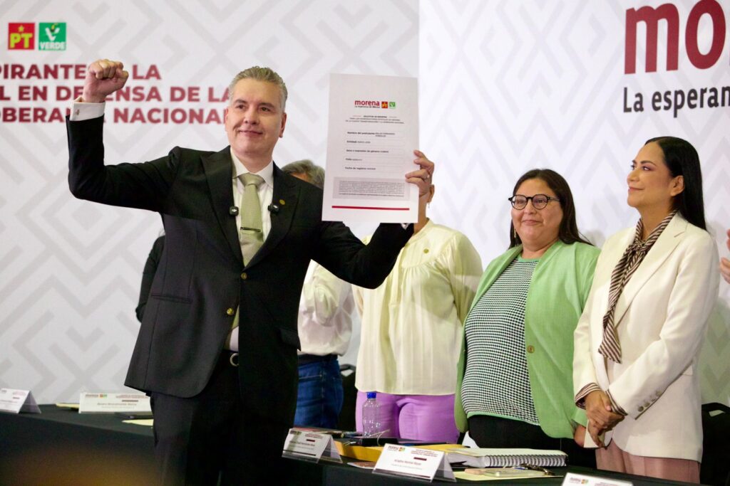Waldo Fernández formaliza registro para coordinar la 4T en Nuevo León