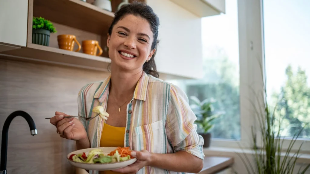 Comer hasta el 80% de saciedad: el sencillo método japonés que podría cambiar tu forma de alimentarte