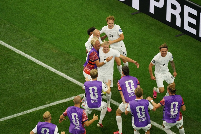 Noruega vence dos por uno a Costa de Marfil y avanza a octavos