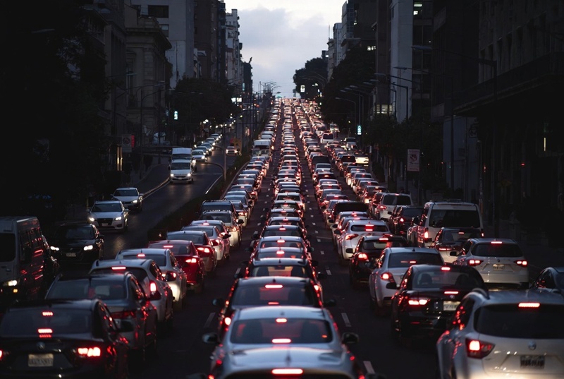 Colapso logístico en CDMX: Marchas y obras en Línea 2 saturan vialidades
