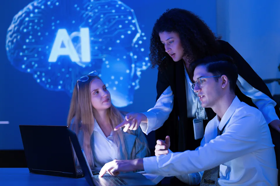 ¿La inteligencia artificial puede volvernos menos críticos? Esto es lo que dicen los estudios