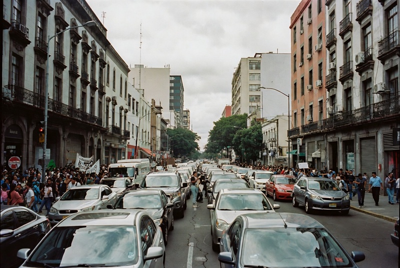 Colapso vial y parálisis parcial en líneas del Metro CDMX