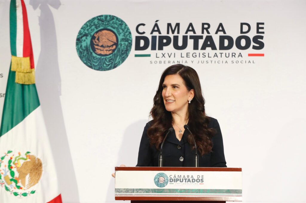 Kenia López reconoce a la UNAM por repetir de forma presencial el examen de ingreso