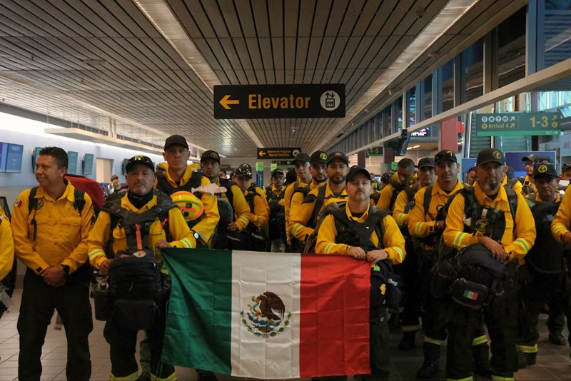 México moviliza 207 brigadistas para sofocar incendios forestales en Canadá