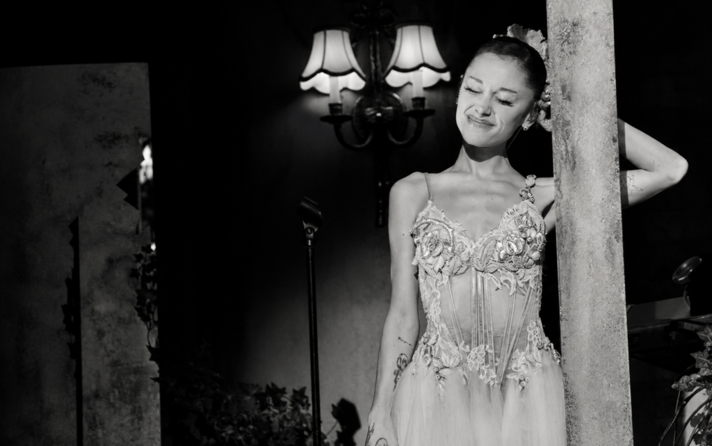 Ariana Grande hará una pausa tras su gira y cancela su regreso al teatro por el constante escrutinio público