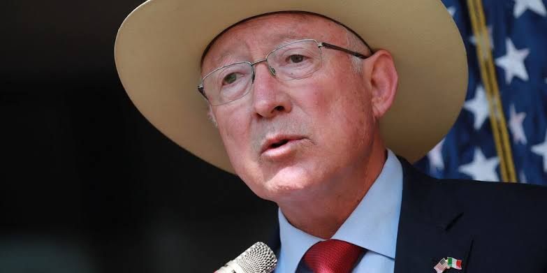 Ken Salazar: “No tengo pruebas” de nexos del Gobierno de México con el narco