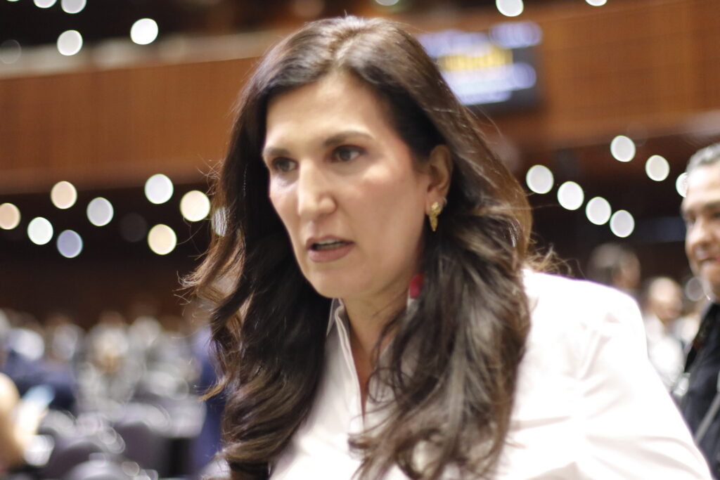 Kenia López llama a defender la libertad de expresión en consulta sobre derechos de las audiencias