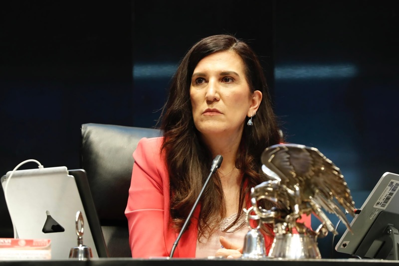 Kenia López deja en manos de partidos posible desaparición de poderes en Sinaloa