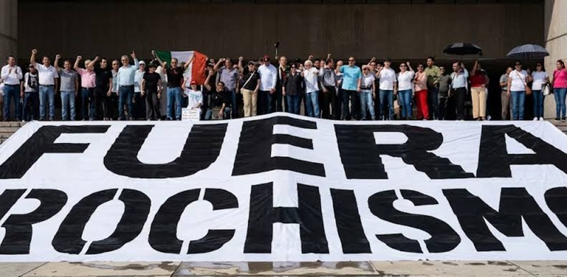 Protestan en Palacio de Gobierno de Sinaloa contra Rocha Moya