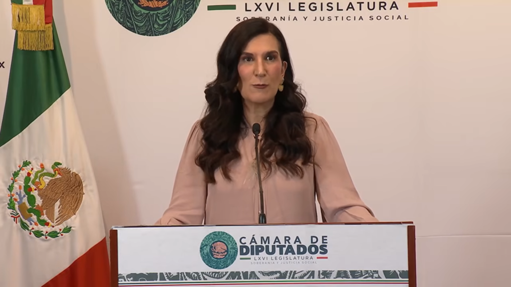 Kenia López convoca a los tres poderes a informe en San Lázaro