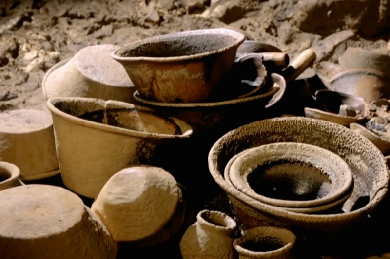 Descubren 179 piezas prehispánicas en una cueva ritual de Chiapas