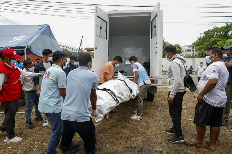 Riada en Nepal deja más de 900 muertos y numerosos desaparecidos
