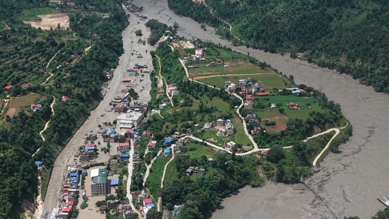 Riada en Nepal deja casi 600 muertos y miles de desaparecidos