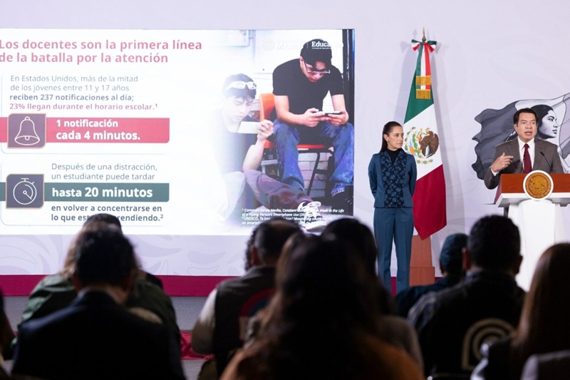 Sheinbaum pide regular plataformas digitales por riesgo de uso excesivo