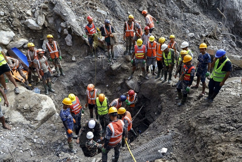 Nepal mantiene rescates tras hallar sobrevivientes 11 días después