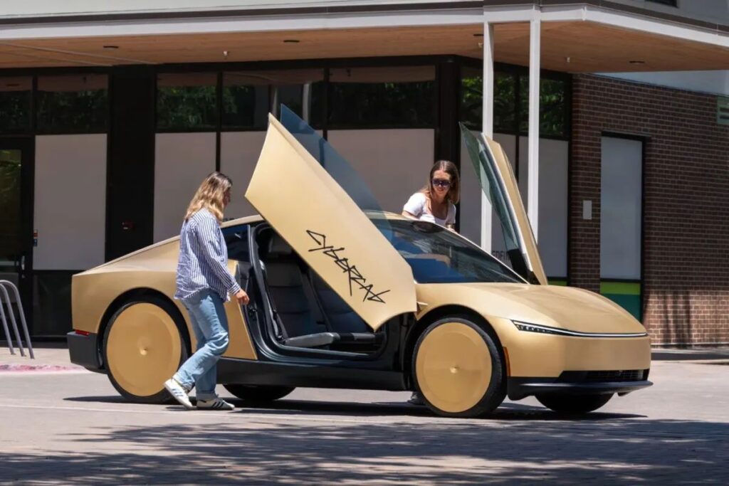 Tesla lanza el Cybercab: el robotaxi que no tiene volante ni pedales