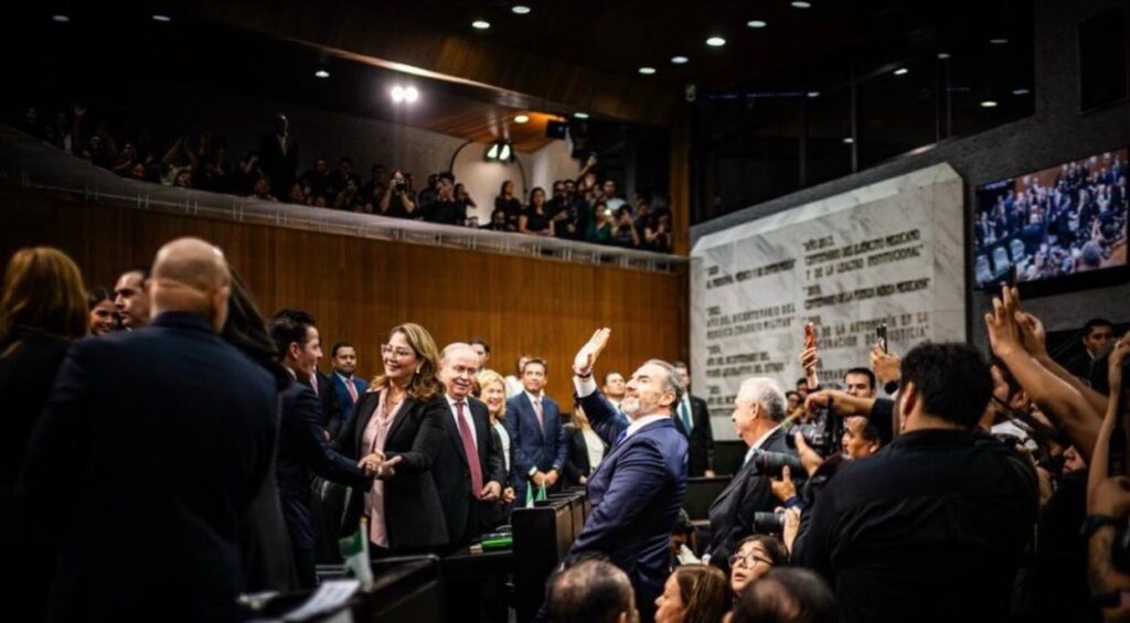 Perfilan a Adrián de la Garza como “gobernador” en el Congreso de Nuevo León