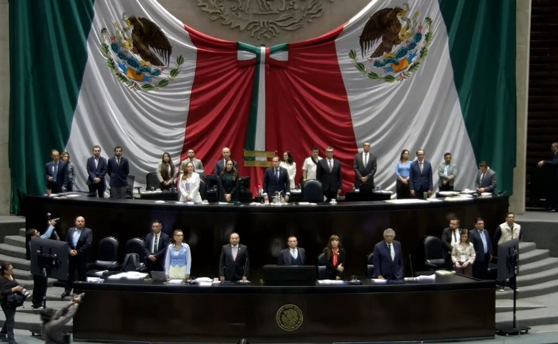 Diputados guardan silencio por la muerte de Zenyazen Escobar